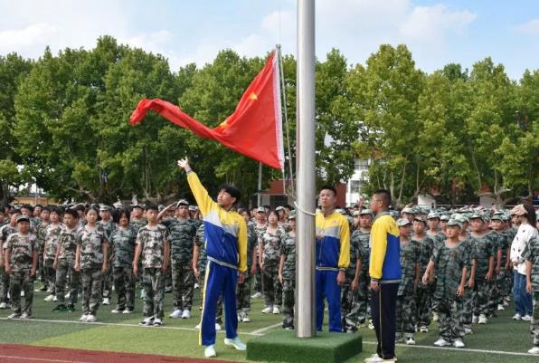 挥笔激情 磨砺青春——郯城大唐学府2022秋季军训成果展示会隆重举行