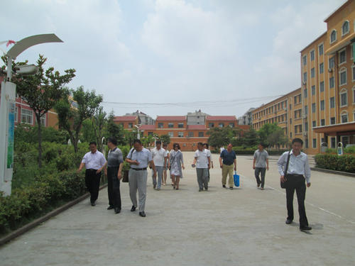 视察校园