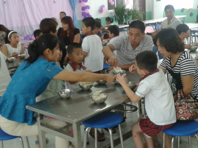 亲子园大班毕业典礼一撇