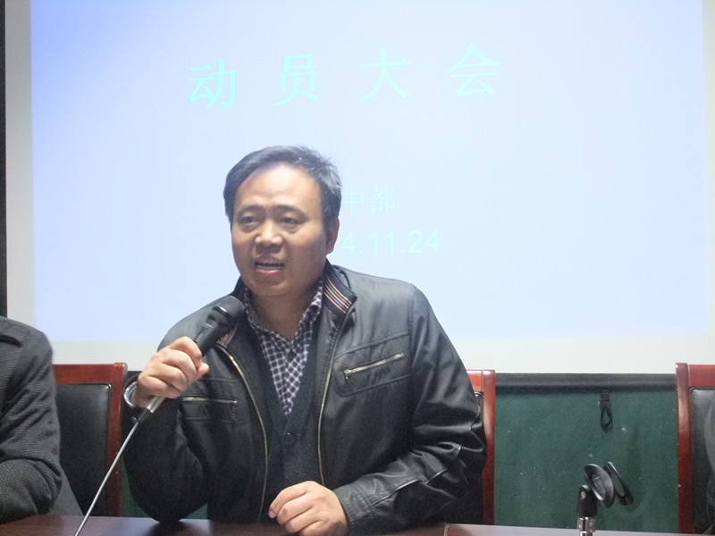 学校召开2012级学生迎中考动员会